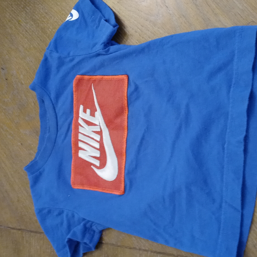Nike t shirt size 2t